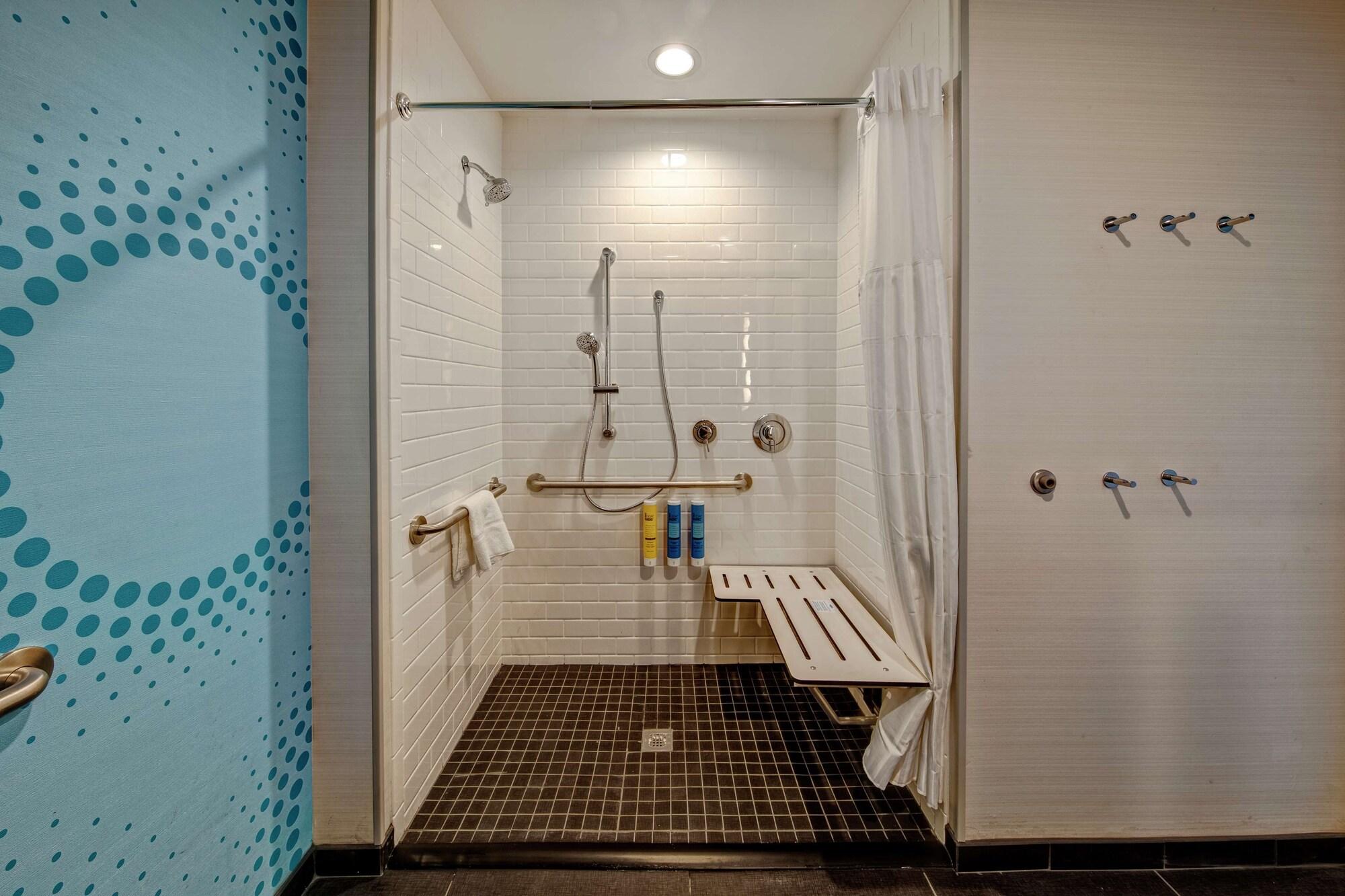 Tru By Hilton Roanoke Hollins Hotel Екстериор снимка