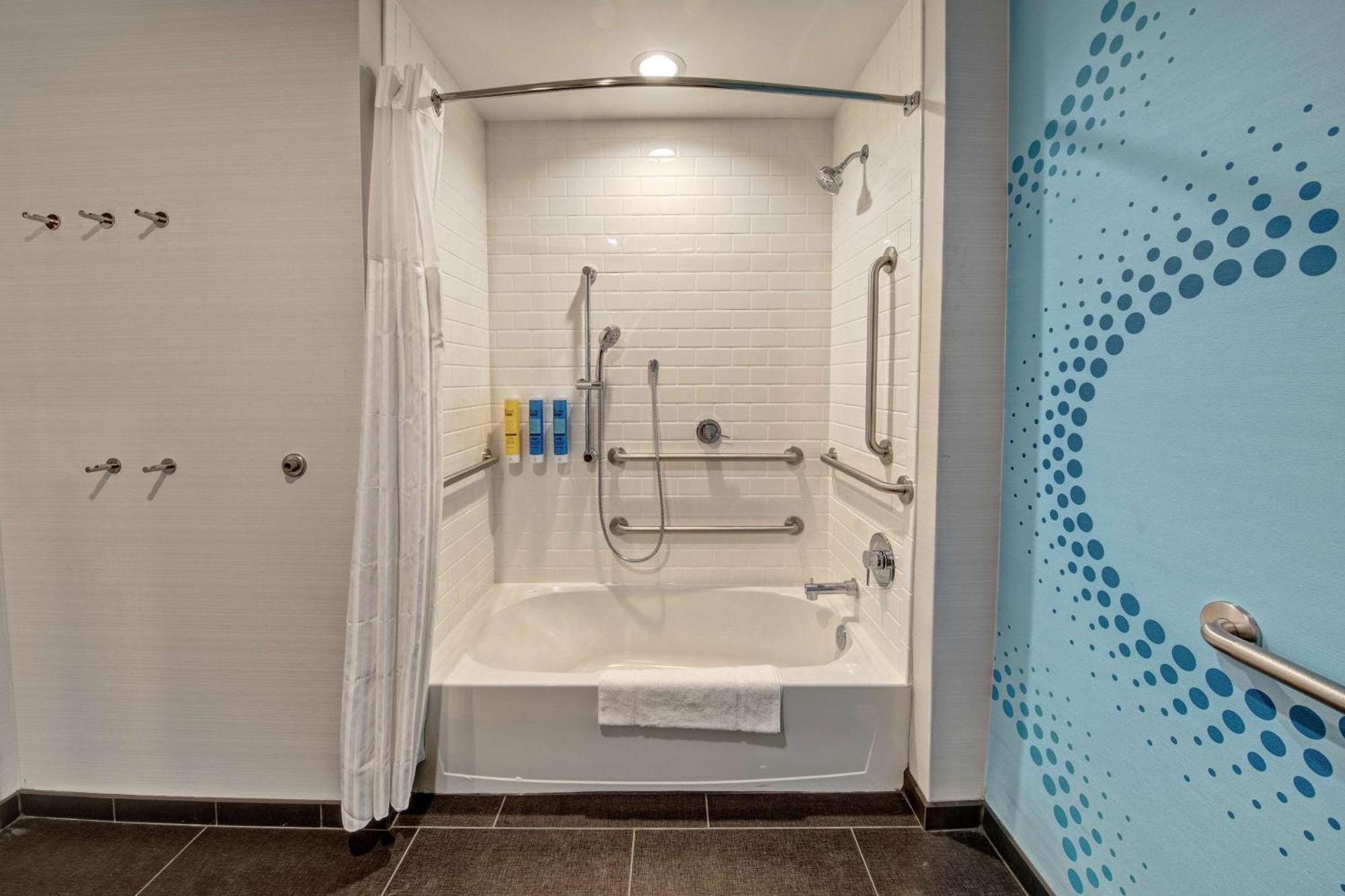 Tru By Hilton Roanoke Hollins Hotel Екстериор снимка
