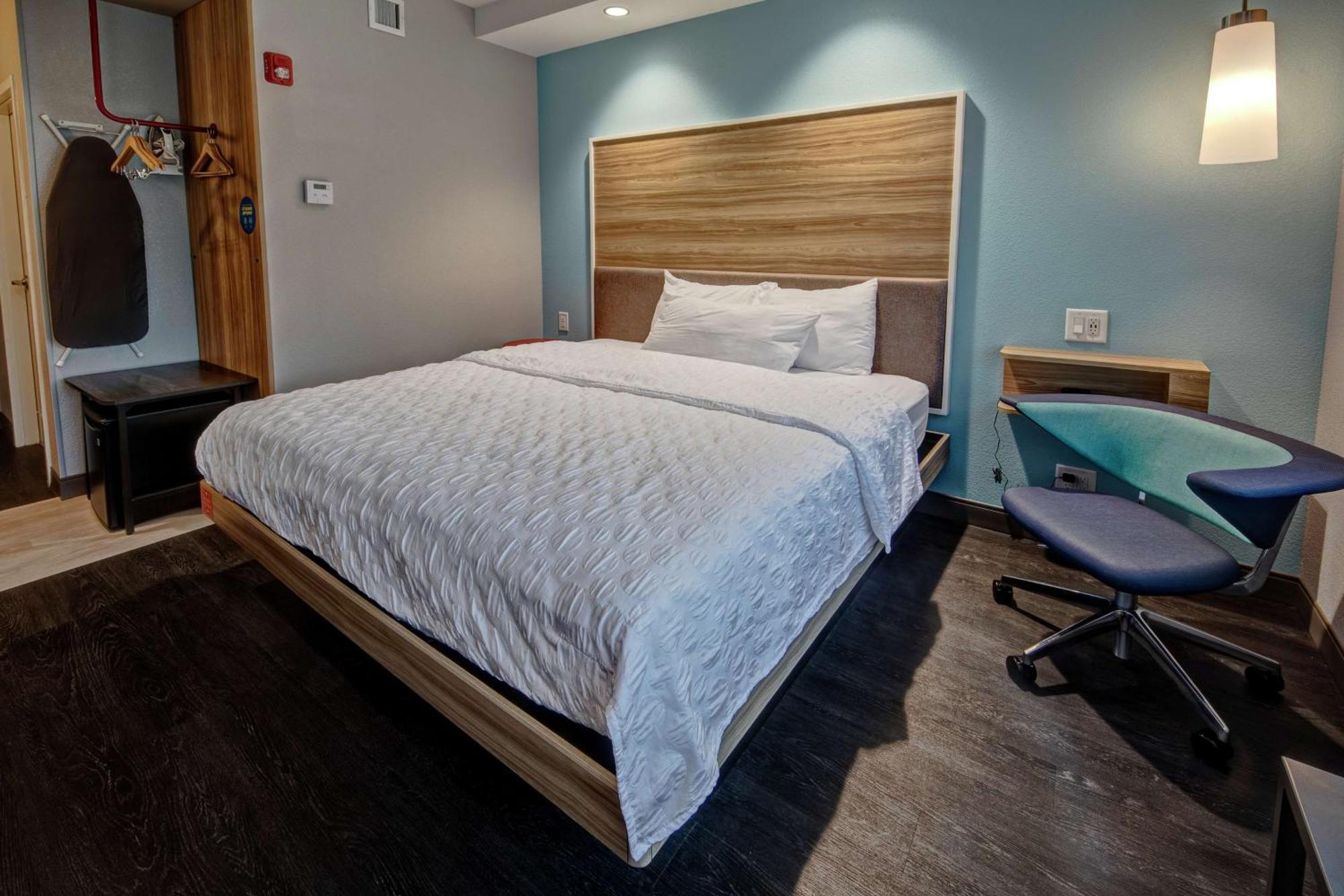 Tru By Hilton Roanoke Hollins Hotel Екстериор снимка